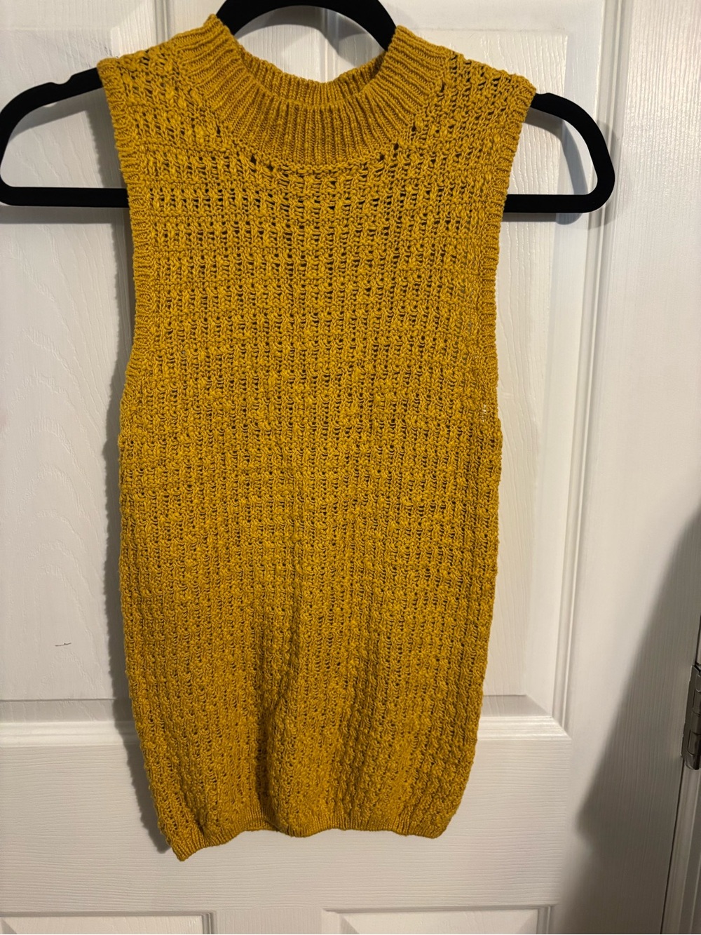 😍Billabong Sleeveless Knit Tank Sweater in Mustard Yellow Size Medium